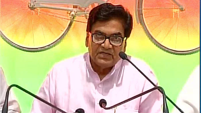 Samajwadi Party’s Ram Gopal Yadav announcing the Third Front. (Photo: ANI)