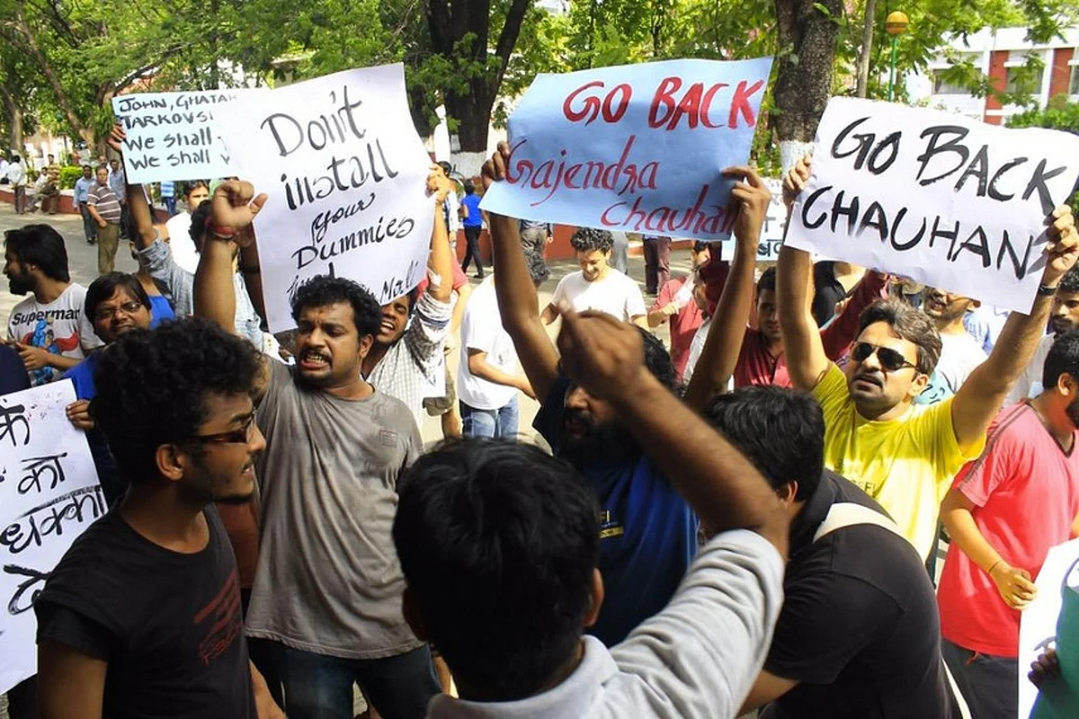 As protests continue, more than 180 filmmakers write to the President of India, requesting his intervention to resolve the FTII issue (Photo: Facebook/FTIIWisdomTree) 