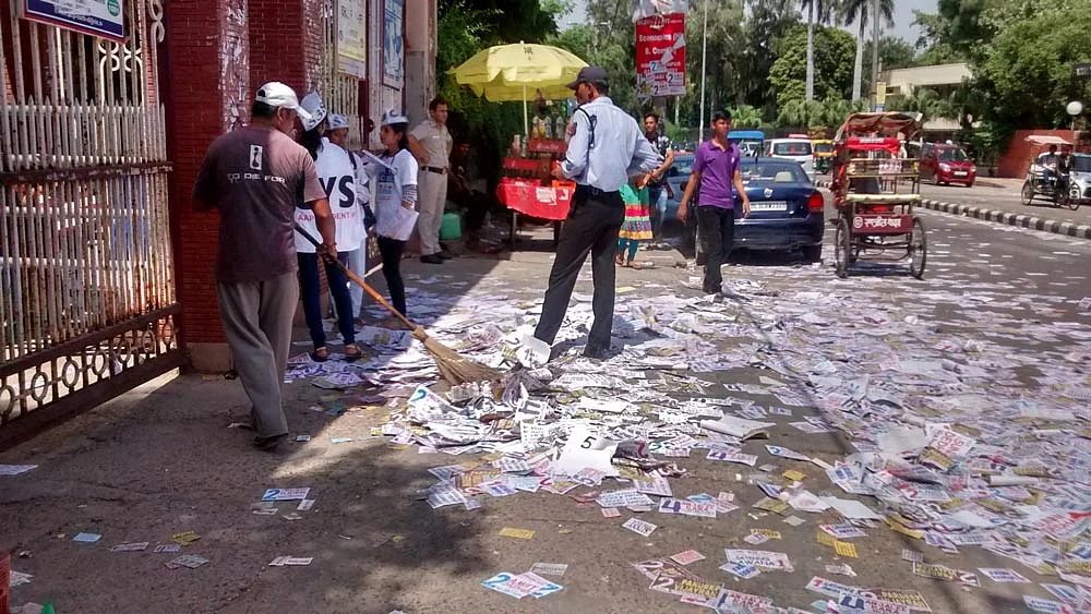 The Kirori Mal College entrance. (Photo: Neha Yadav/The Quint)