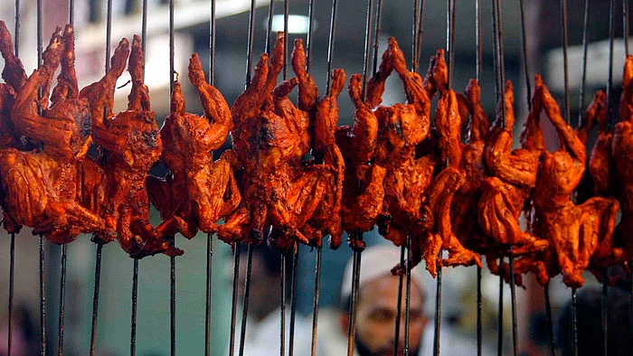 Skewered chicken being sold at an eatery in Mumbai (Photo: Reuters)