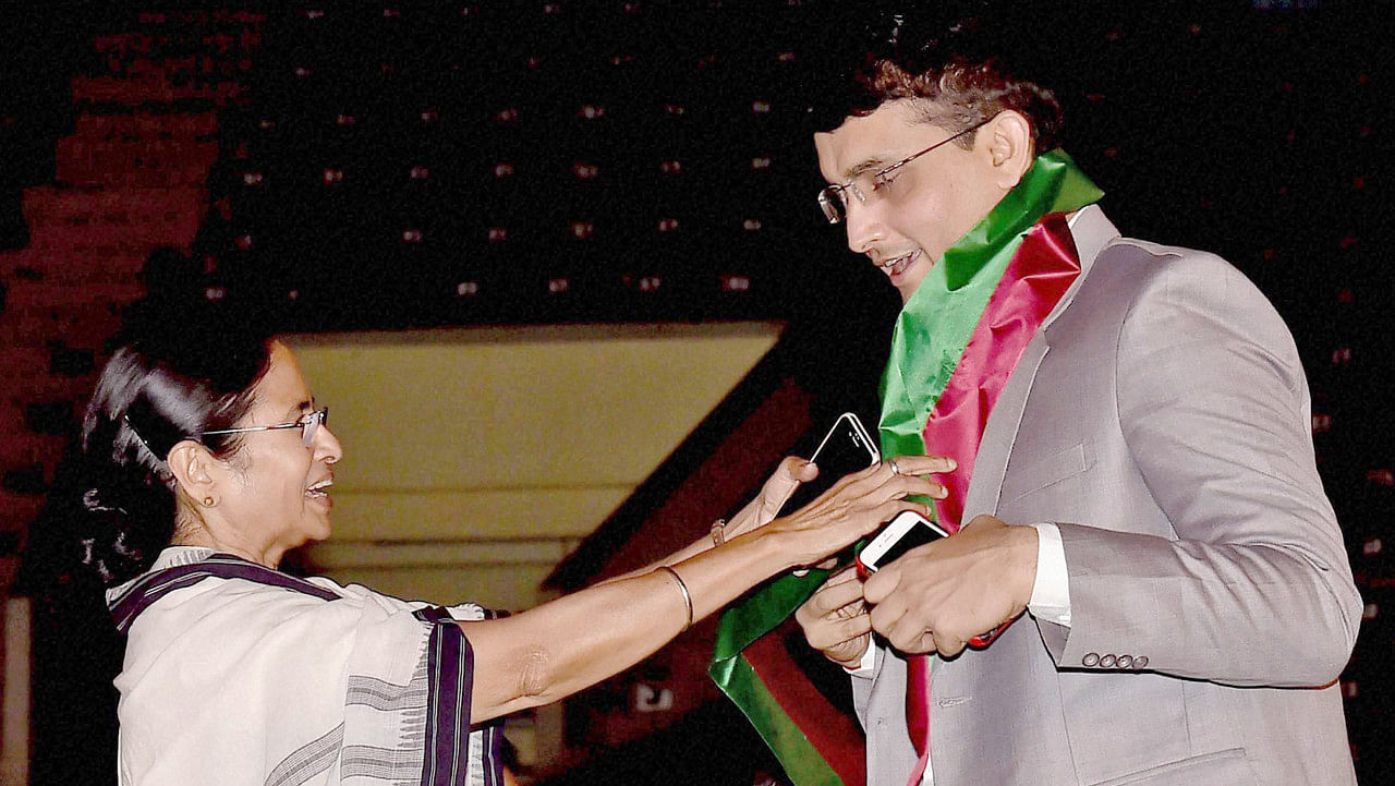 West Bengal Chief Minister Mamata Banerjee felicitating Sourav Ganguly at a function. (File photo: PTI)