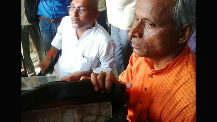 Bag full of cash in Usha Vidyarthi’s car. (Photo: ANI)