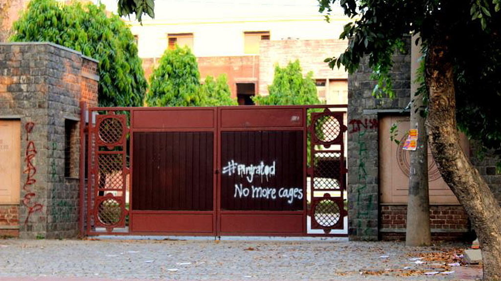 The front gate of Miranda House, University of Delhi. (Photo: Facebook/<a href="http://https://www.facebook.com/pinjra.tod.3?fref=ts">Pinjra Tod</a>)
