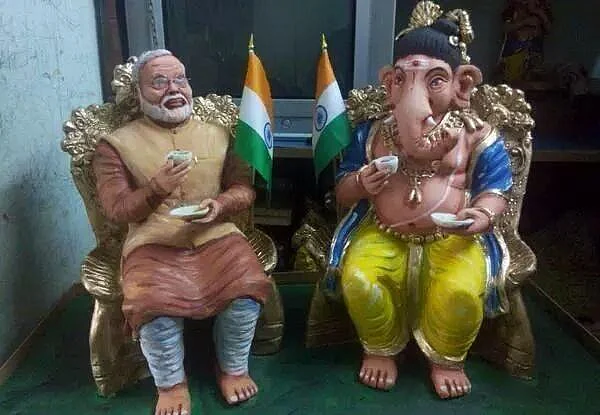 “NaMo’s ‘chai pe charcha’ with Ganeshji”. (Photo: <a href="https://twitter.com/Twisted_Damsel">Twitter/Twisted_Damsel</a>)