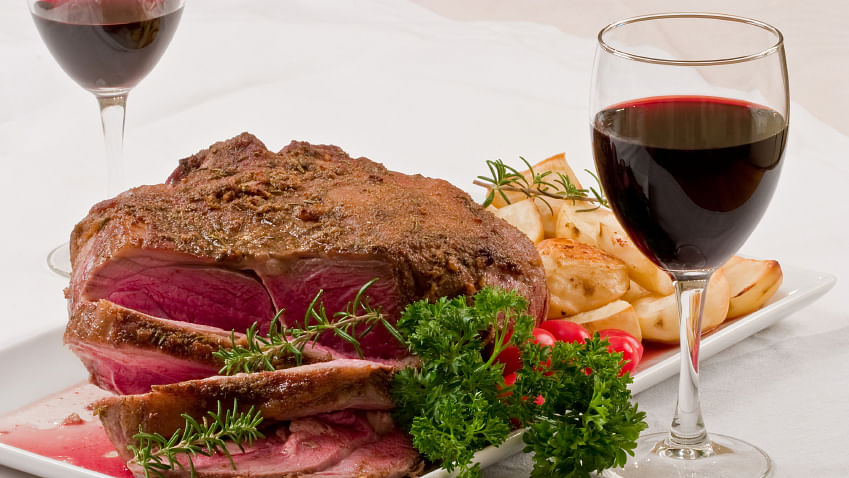 Enhance your wine-drinking experience with the perfect food item to match! (Photo: iStock)