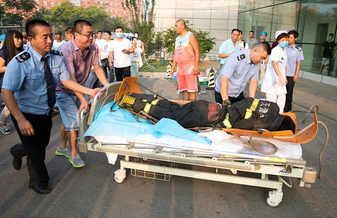  Zhang Chaofang, 19, injured in the massive explosion in Tianjin, woke up after 40 days in coma.