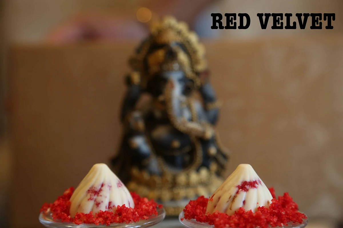 Red velvet <i>modaks </i>by Neeru’s Cakes & Desserts (Photo: The Quint)