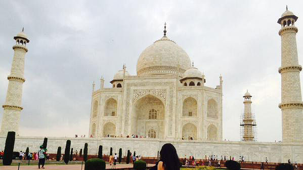 The majestic Taj Mahal will now cost you 200% more. (Photo: <a href="https://twitter.com/TajMahal">Twitter</a>)