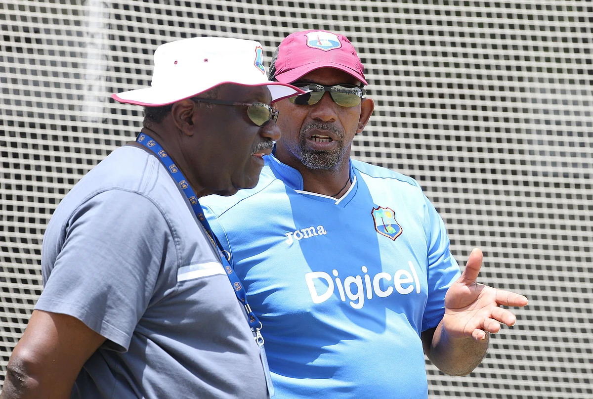 Phil Simmons with the chairman of selectors, Clive Lloyd. (Photo: Reuters)