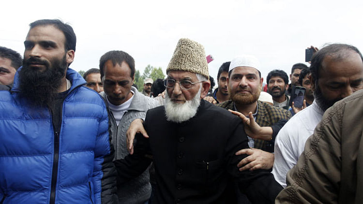 Hurriyat leader Syed Ali Shah Geelani. (Photo Courtesy: <a href="http://indianexpress.com/article/india/india-others/hurriyat-chairman-geelani-plans-to-attend-oic-meeting-in-new-york/?SocialMedia">Twitter</a>)