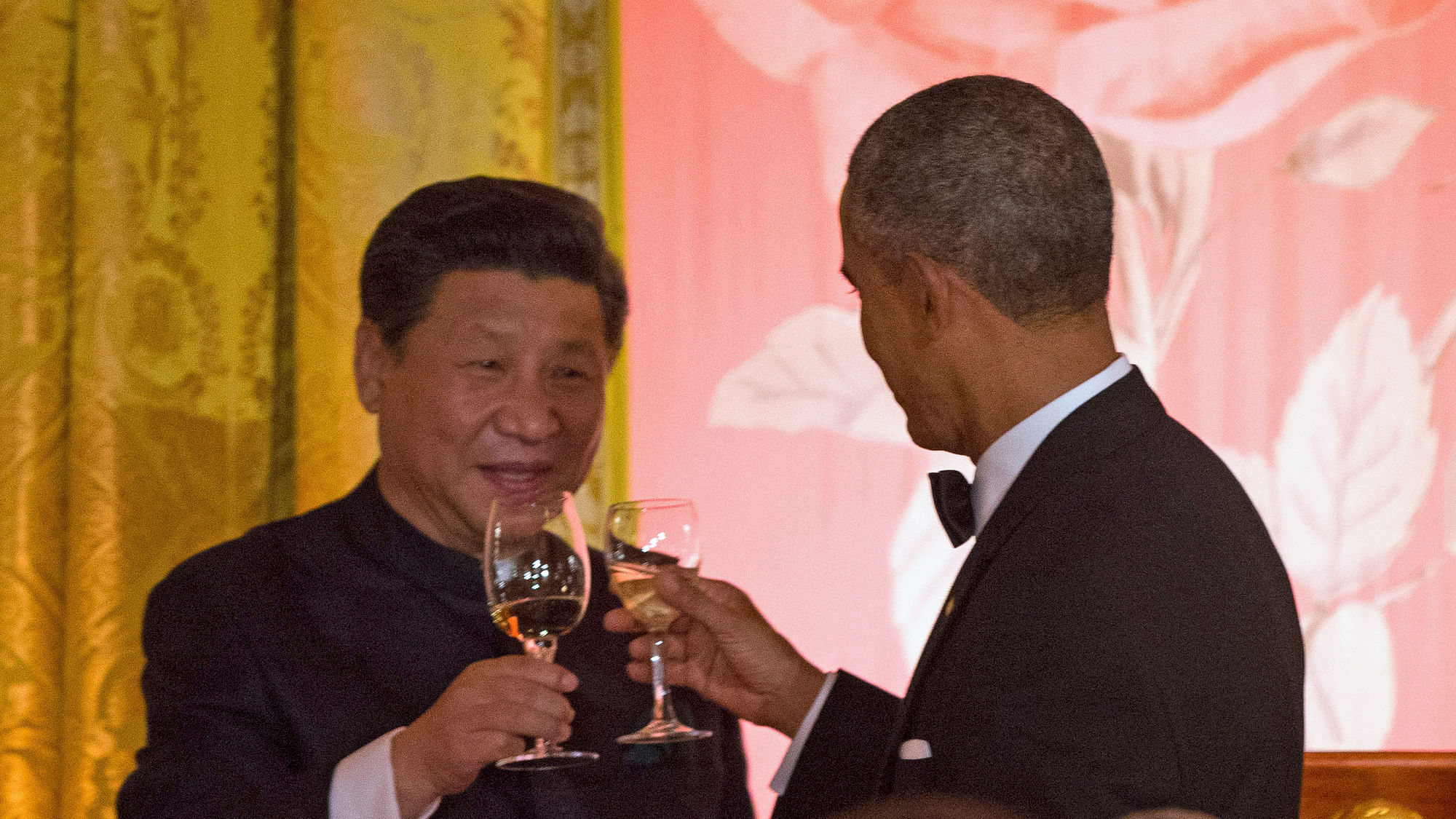 Chinese President Xi Jinping and US President Barack Obama toast during a State Dinner, on Friday, at the White House. (Photo: AP)
