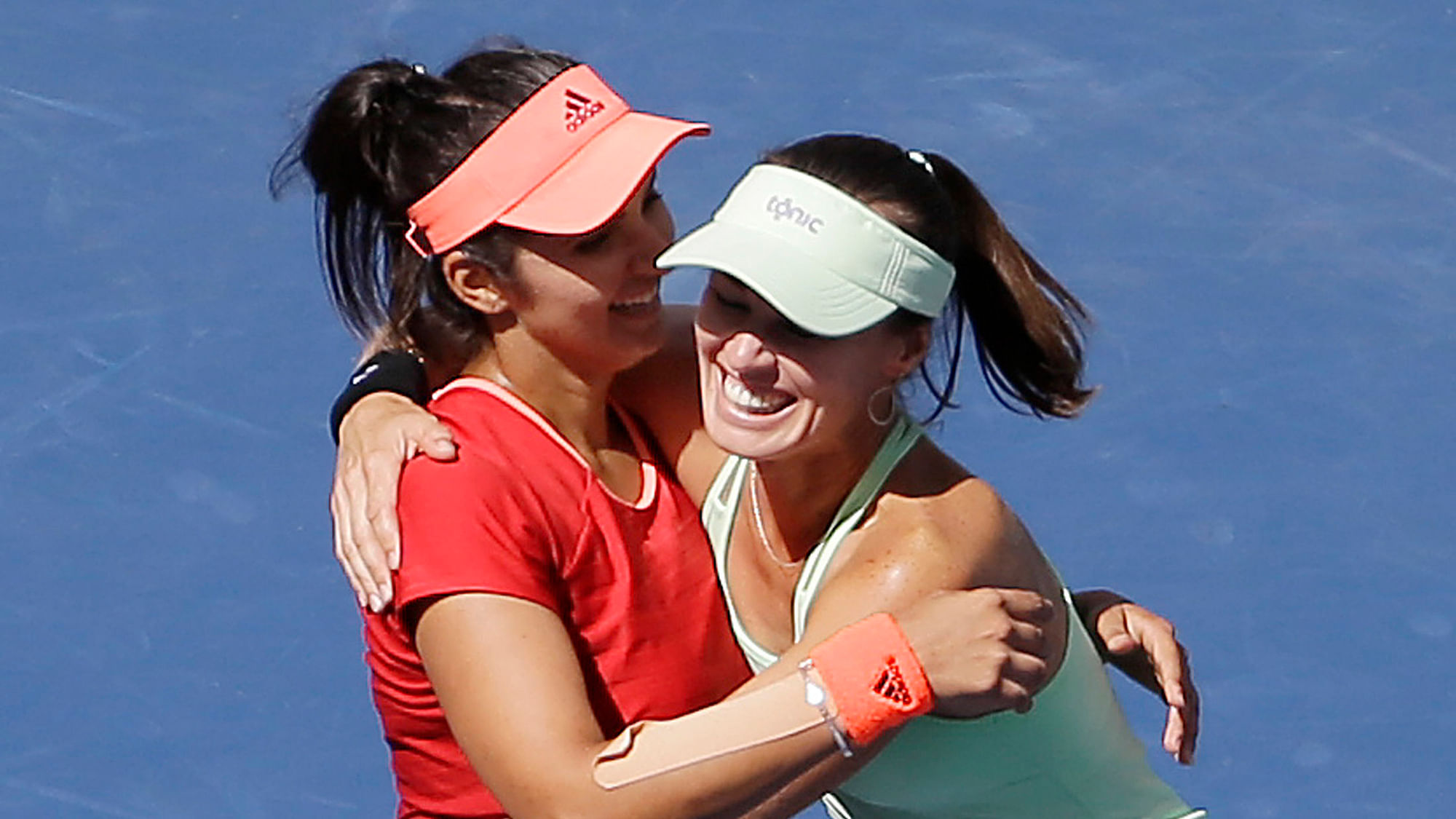 Sania Mirza and Martina Hingis won their second major of the year after beating Casey Dellacqua and Yaroslava Shvedova 6-3, 6-3 in the US Open Doubles Final. (Photo: AP)