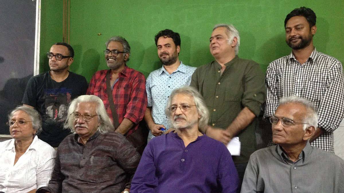 Noted filmmakers addressing the media on the FTII issue.