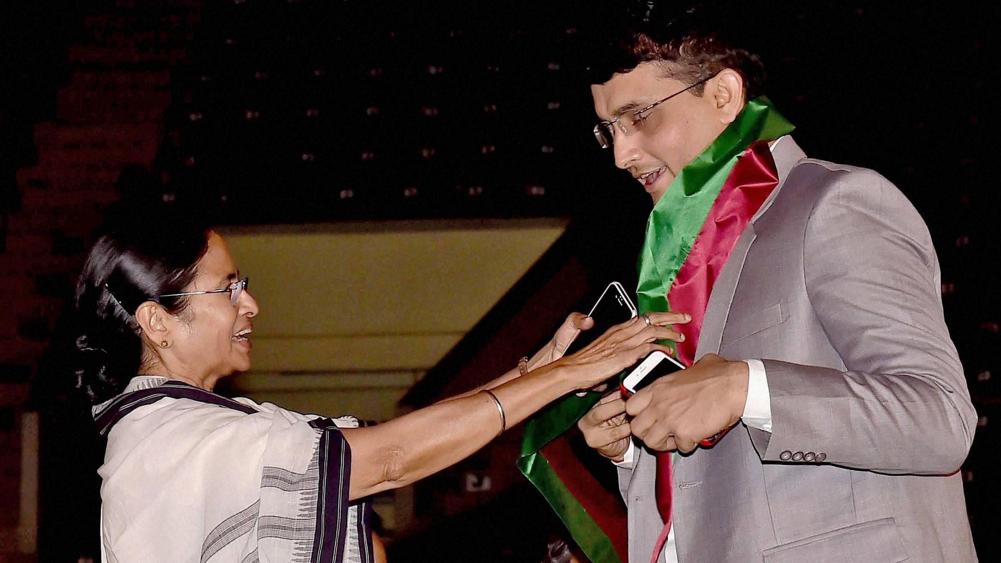 Former cricket captain Sourav Ganguly with West Bengal Chief Minister Mamata Banerjee.&nbsp;
