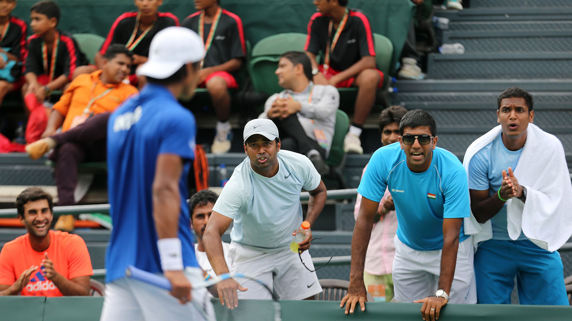 Leander Paes and the rest of the Indian Davis Cup team cheer for Somdev Devvarman after he won the match against&nbsp;Czech Republic’s Jiri Vesely. (Photo: PTI)