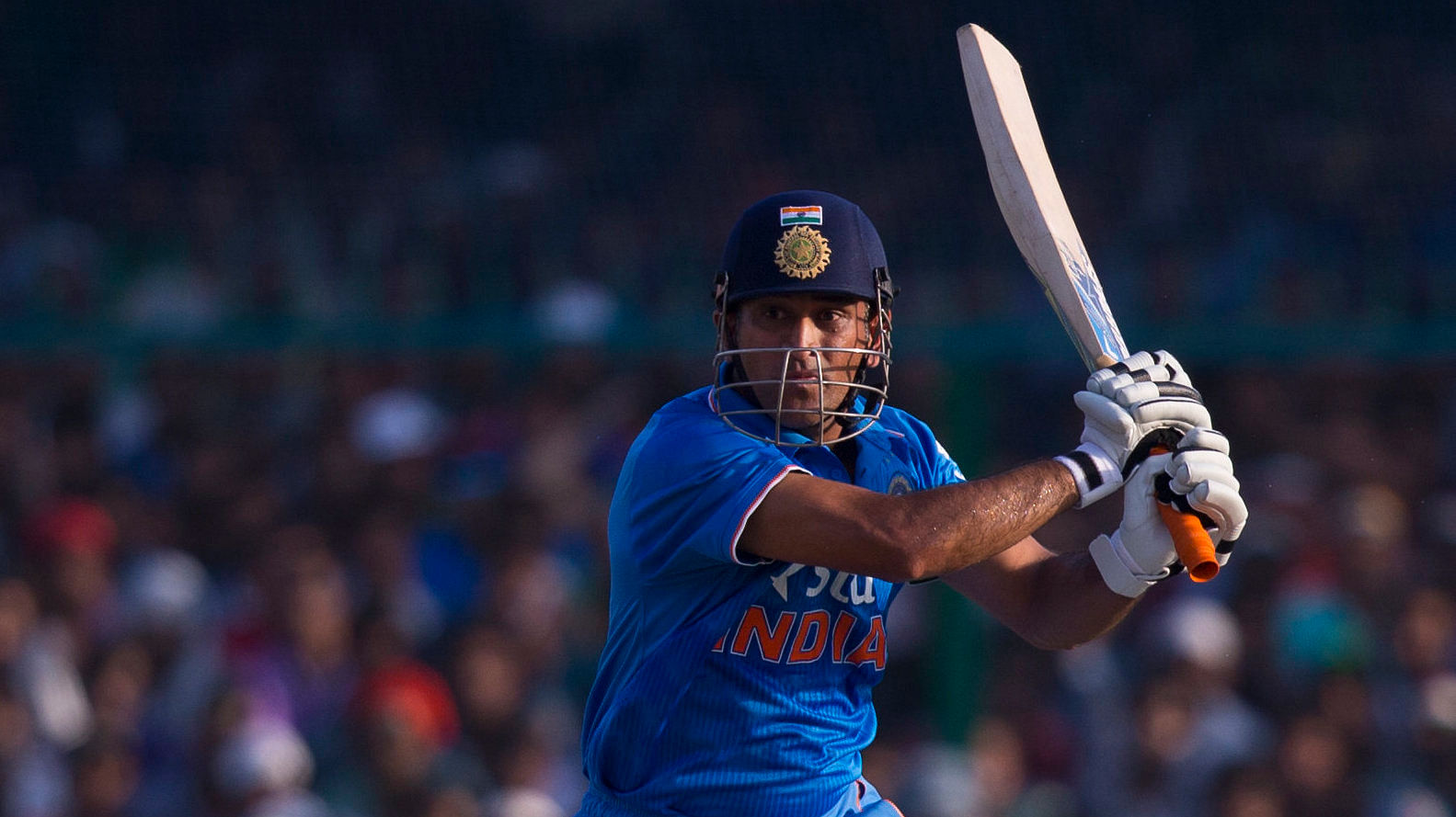 MS Dhoni scored an unbeaten 92 to take India to a respectable total of 247/9. (Photo: AP)