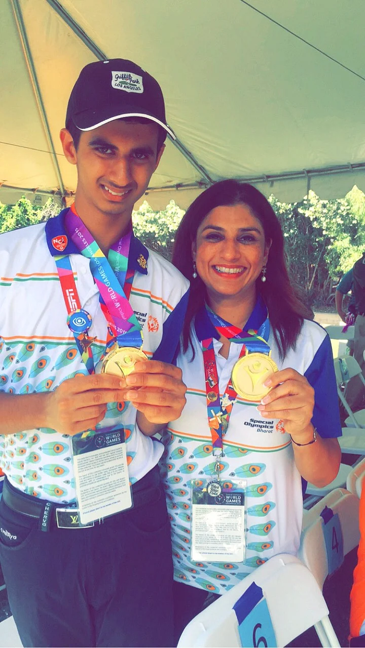 Ranveer celebrating his victory with his mother. (Courtesy: Special Olympics Bharat)