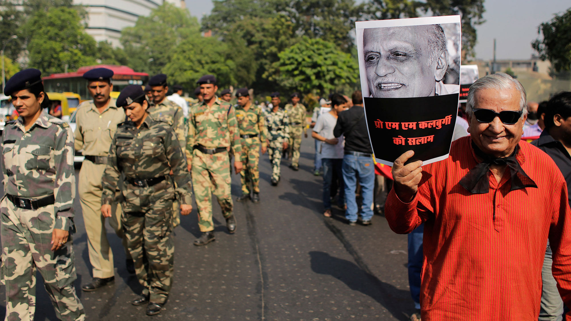 Writers protests against MM Kalburgi’s murder and the rising intolerance in the country. (Photo: AP)