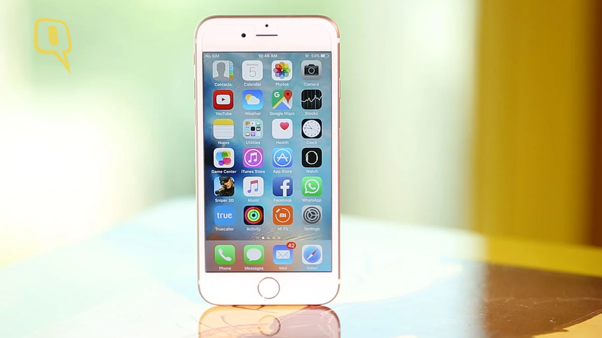 Apple iPhone 6s, 64GB, Rose Gold. (Photo: The Quint)