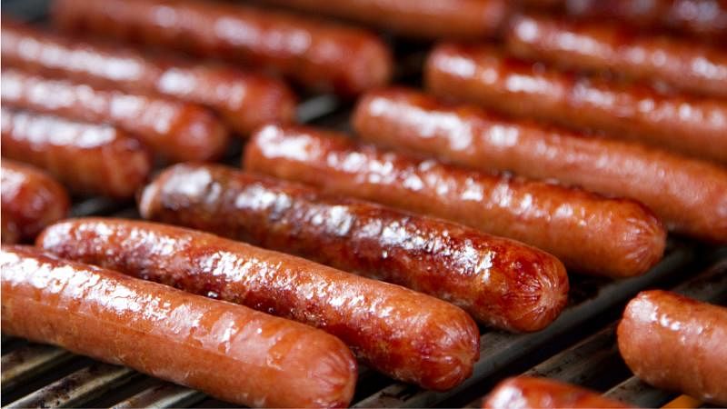 Risk of bowel cancer from processed meat is small, but it increases with consumption, says WHO