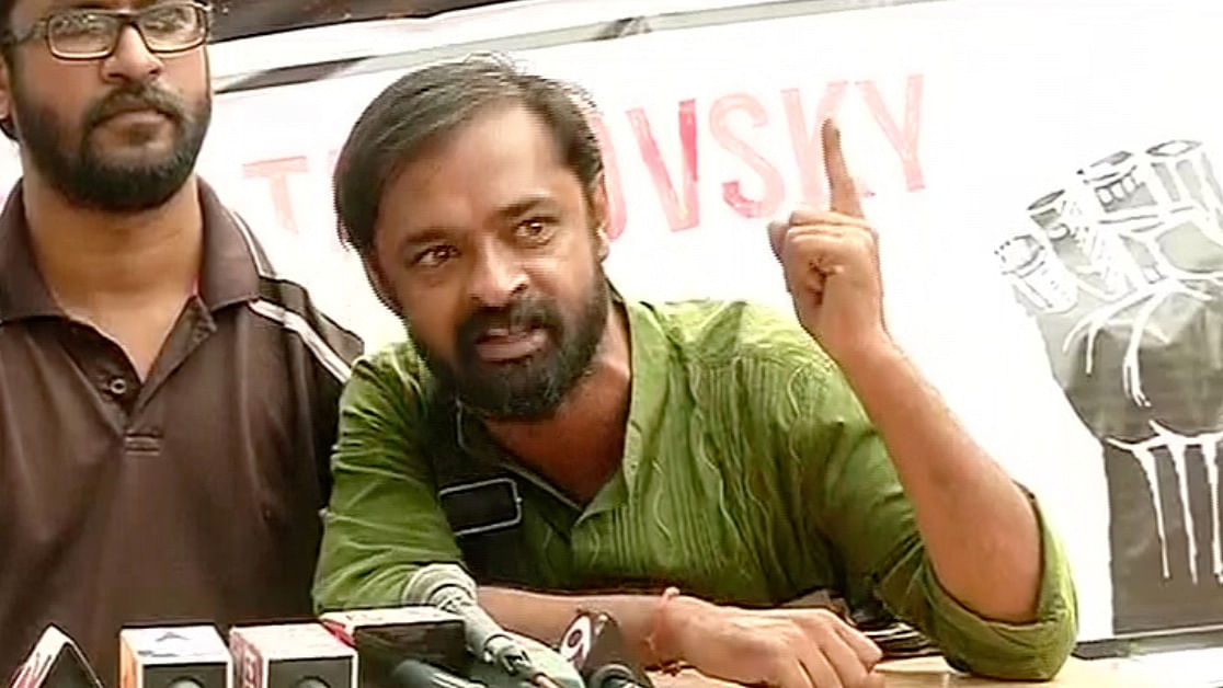 Student representative of FTII adresses the media. (Courtesy: ANI)