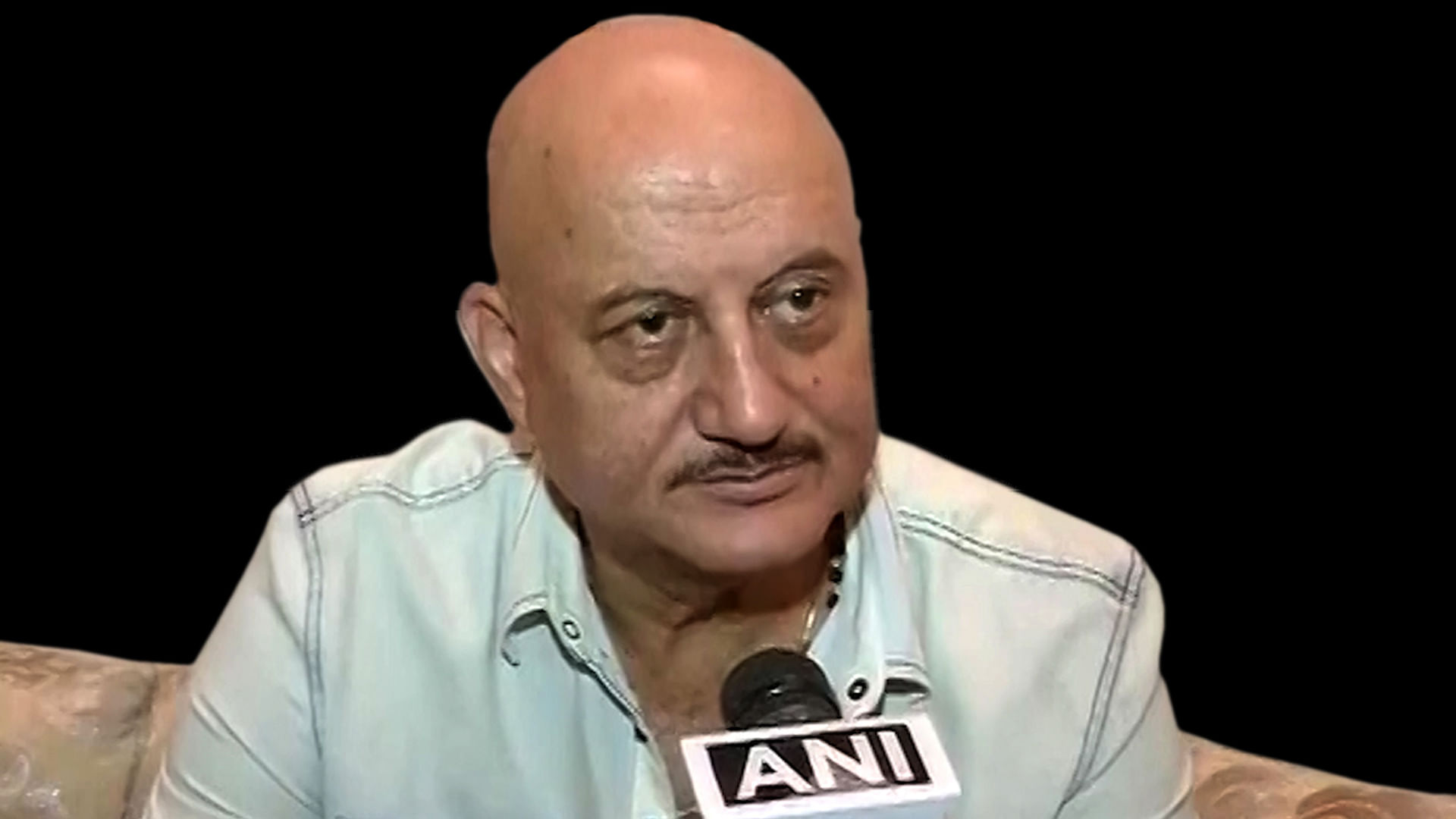 Actor Anupam Kher speaks about writers returning their awards. (Photo: ANI screengrab)