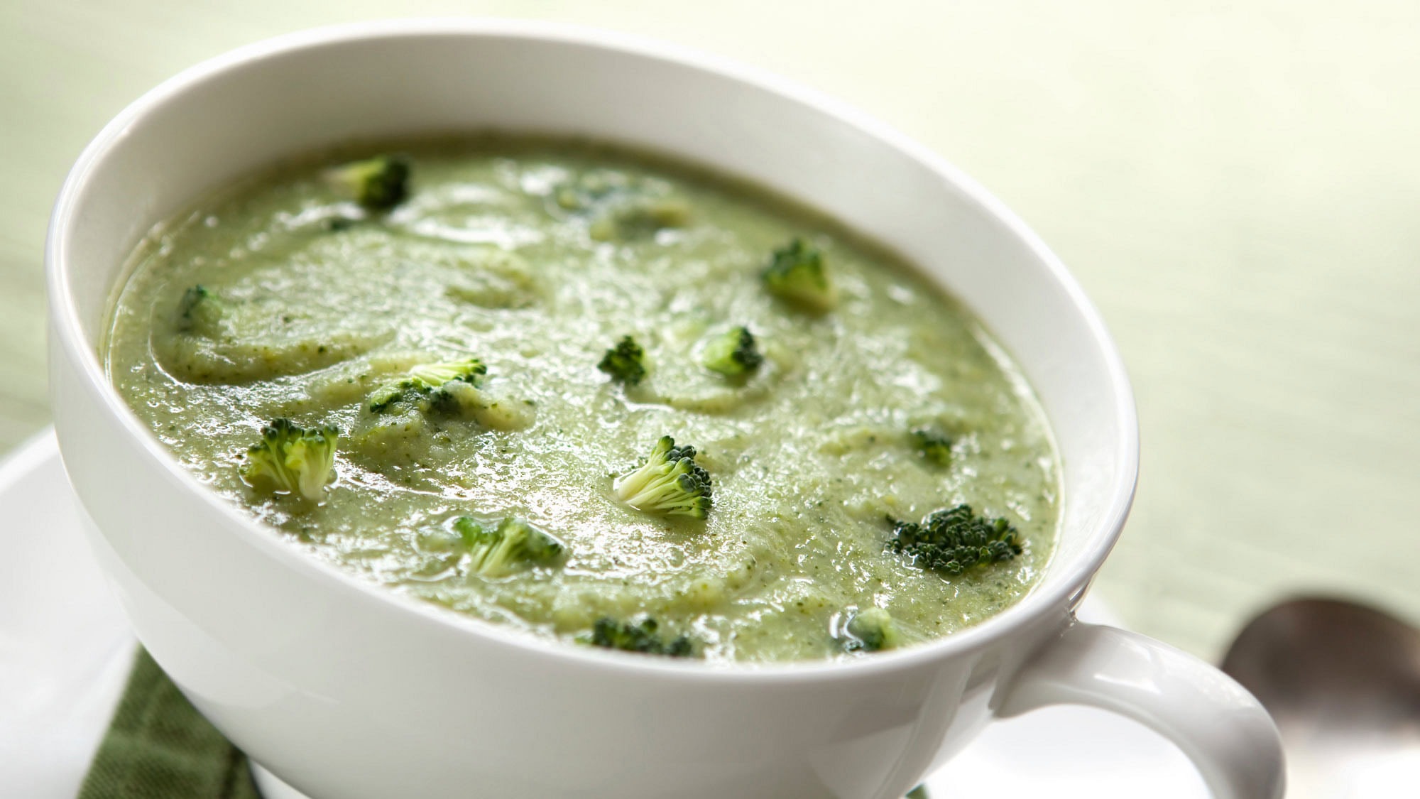 On World Vegetarian Day, opt for some hot broccoli broth. (Photo: iStockphoto)