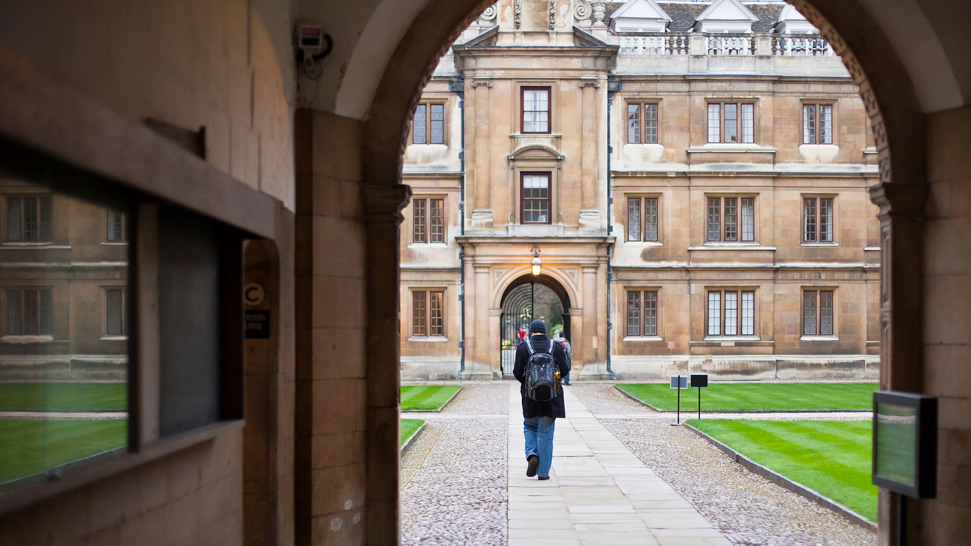 The walk till the main hall of Cambridge University might not be as rosy. (Photo: iStock)