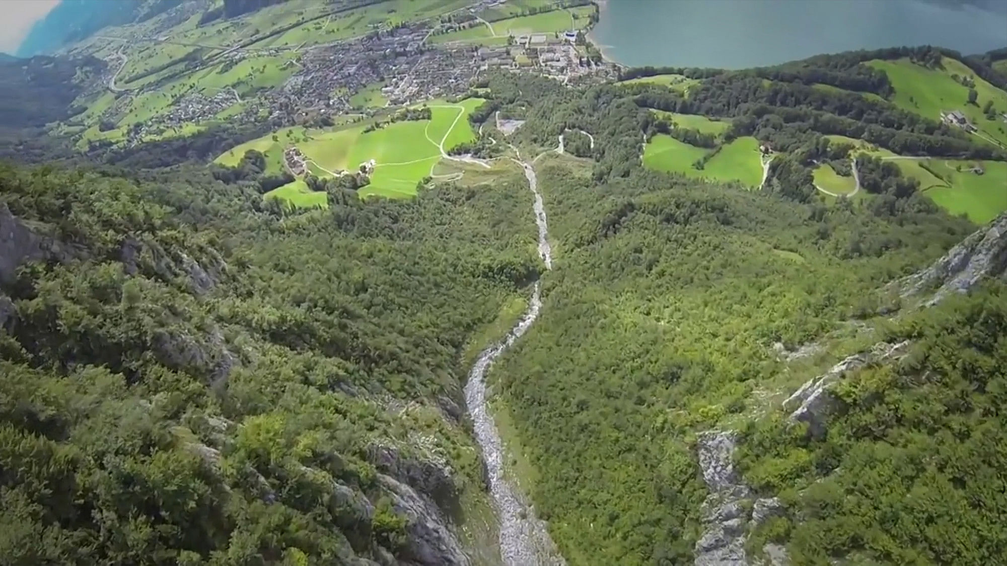 Incredible footage of wingsuit flight over the Swiss Alps. (Photo: AP/Newsflare screengrab)