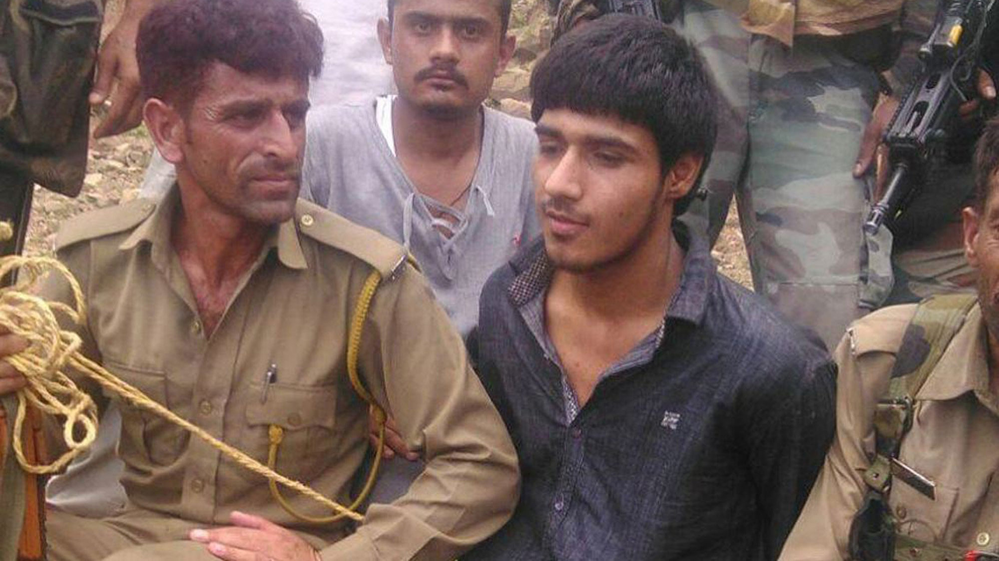  Naveed with a police official after he was captured from Udhampur, J&amp;K.