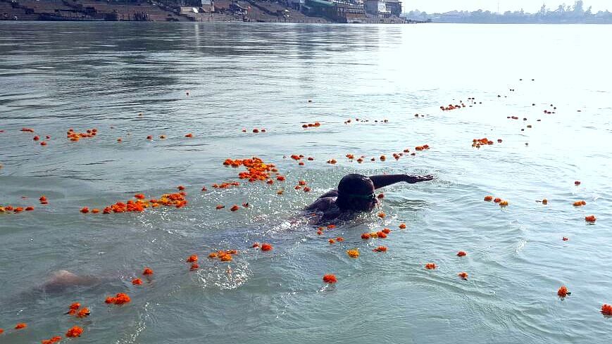 Flowers showered on Wg Cdr Paramvir as he crossed the Ram Jhula in Rishikesh. 