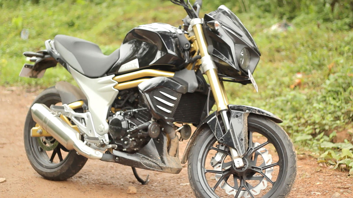 At Rs 1.58 Lakh the Mahindra Mojo is a stunning bike to own.