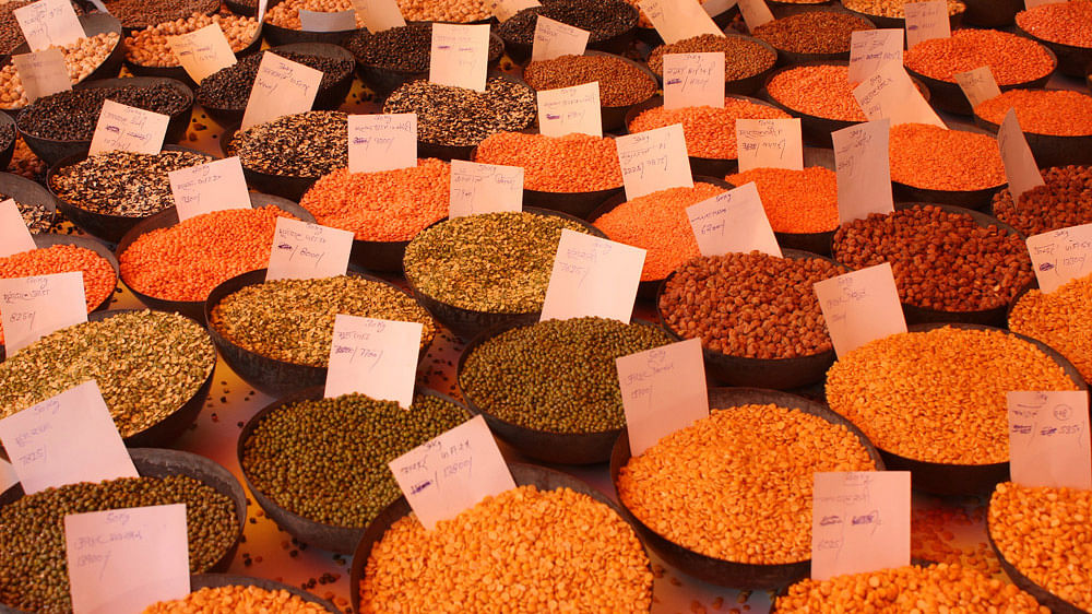 A sample of pulses at a wholesale market in Nayabazar in Old Delhi. (Courtesy: Vivian Fernandes)