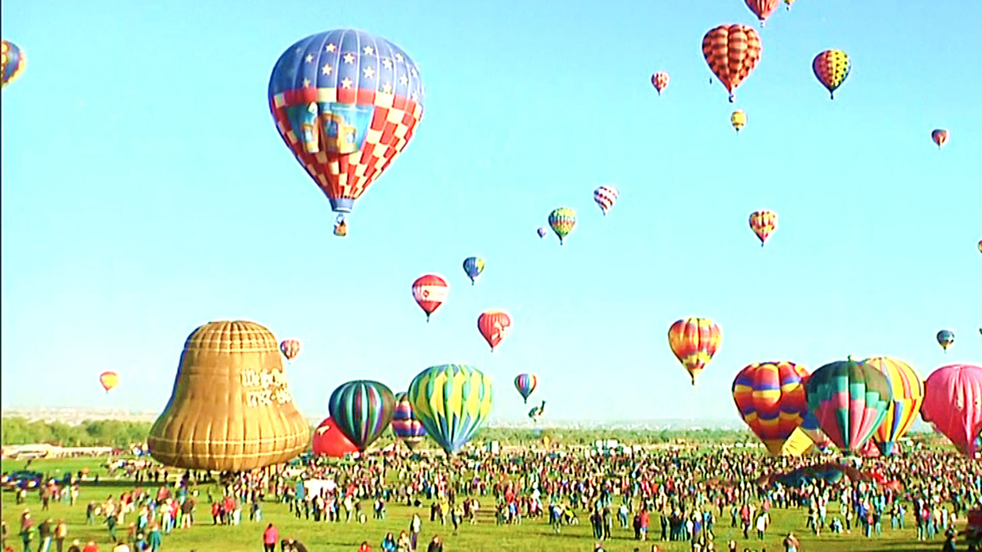 More than five hundred hot air balloons ascend at end of&nbsp;the 44th Annual International Balloon Fiesta in New Mexico. (Photo: AP screengrab)