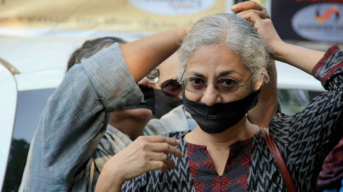 Writers and cultural activists tying black gags and arm bands at a solidarity march, ahead of an emergency meeting of the Sahitya Akademi in New Delhi on Friday. (Photo: PTI)
