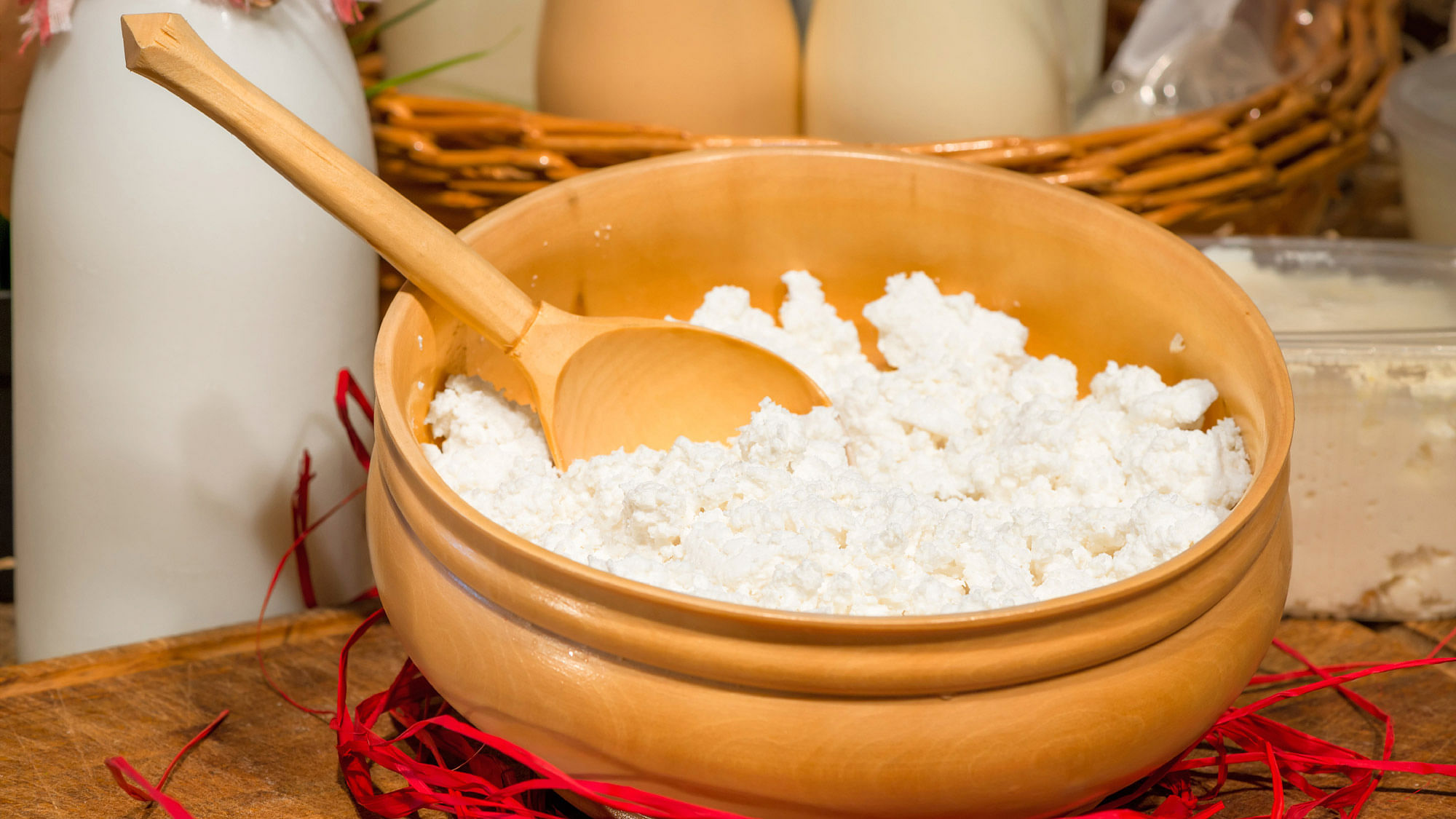Before leaving for canvassing, Nitish prefers to have <i>chuda</i> and <i>dahi</i> (flattened rice and curd). (Photo: iStockphoto)
