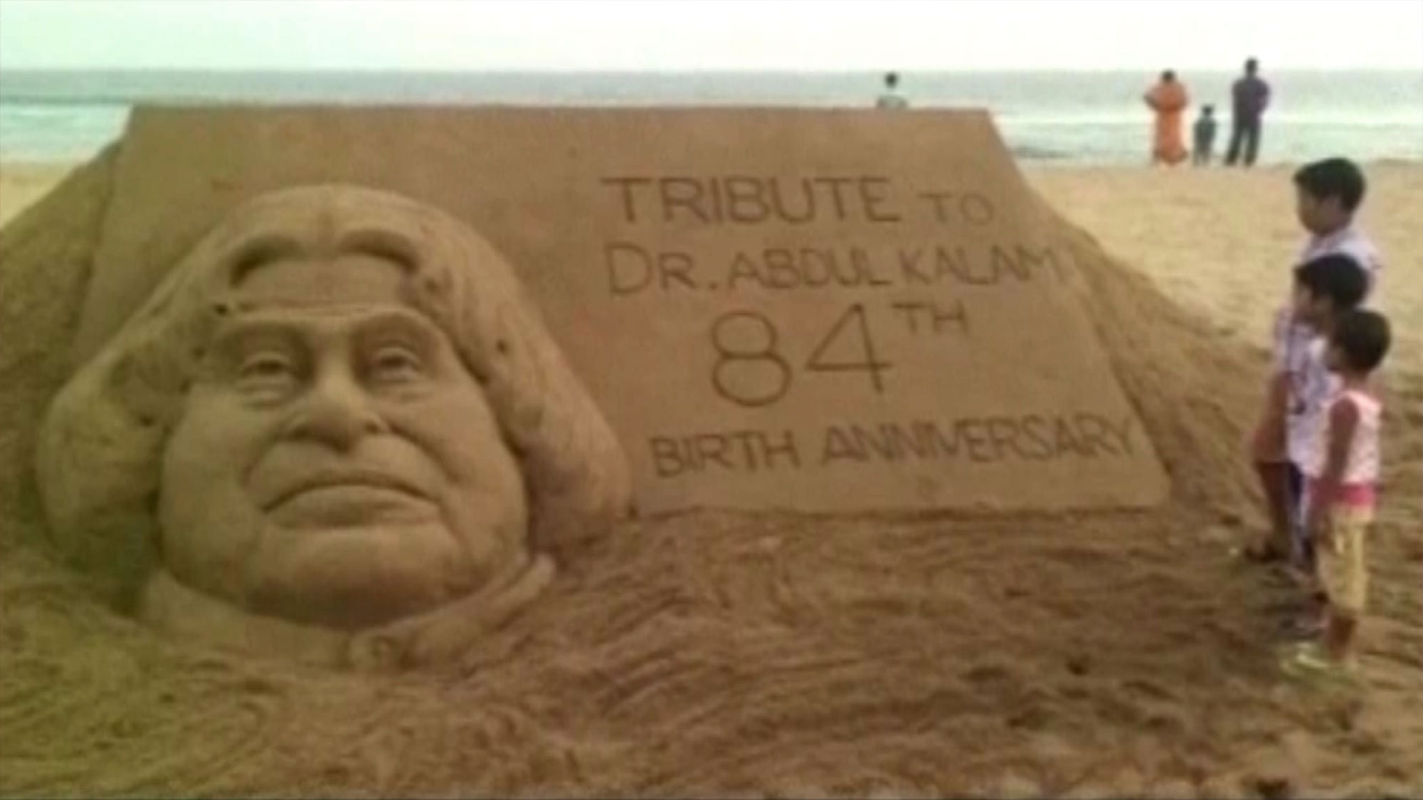Sand sculpture of former president APJ Abdul Kalam. (Photo: ANI screengrab)
