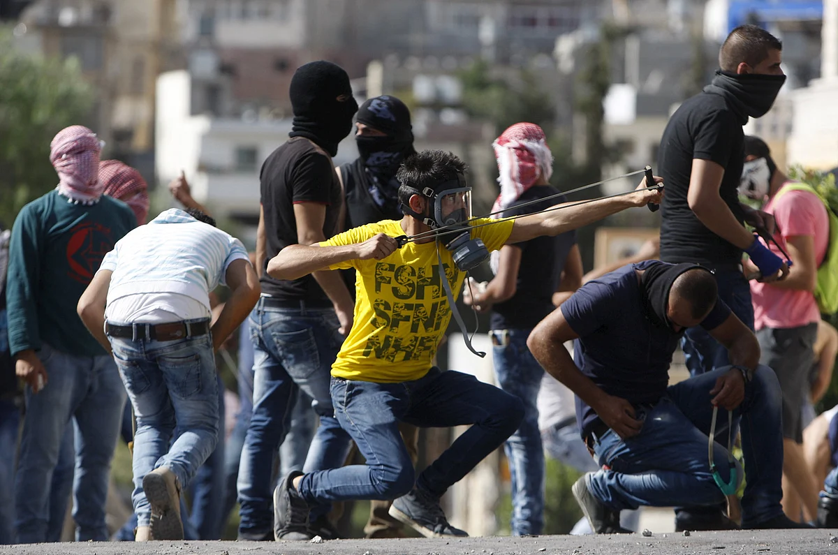 Palestinian protesters have said that Israeli cabinet decisions will not stop the <i>Intifada </i>(Photo: Reuters)
