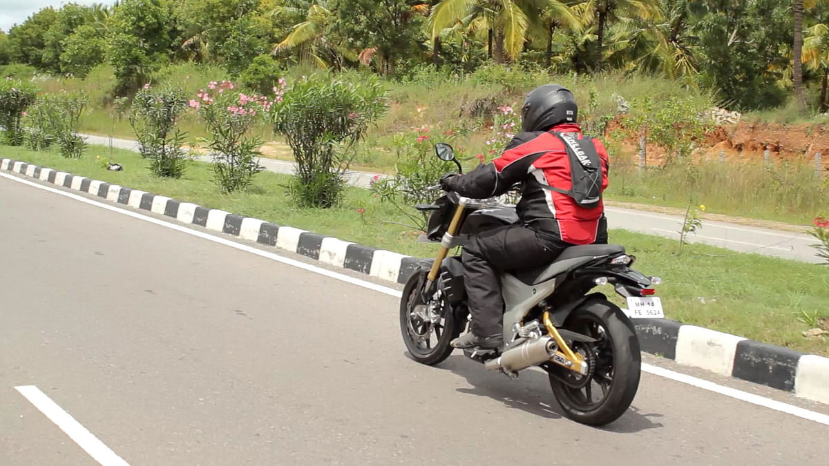 At Rs 1.58 Lakh the Mahindra Mojo is a stunning bike to own.
