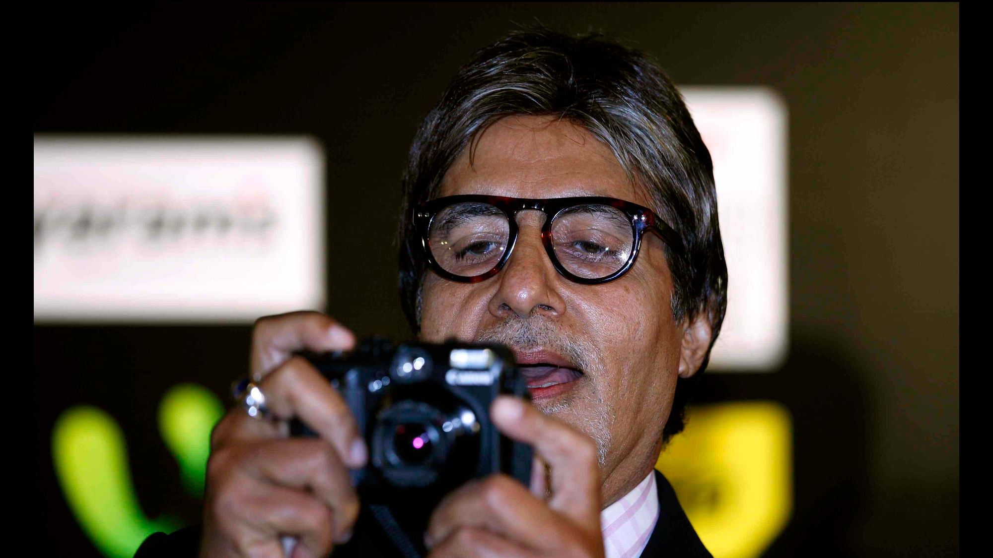 Amitabh Bachchan gets behind the camera at an awards event (Photo: Reuters)