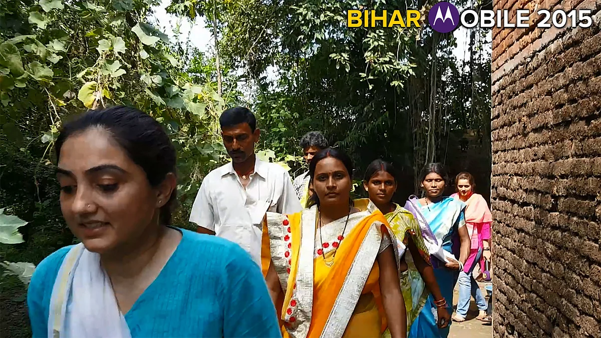 Nupur Sharma leading, while Pammi follows. (Photo: The Quint)