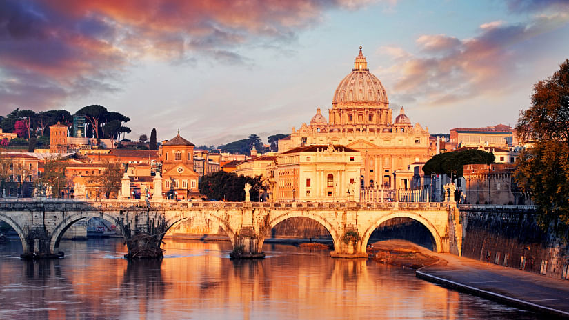 A breathtaking view of Basilica di San Pietro in Vatican, Italy. (Photo: iStock)