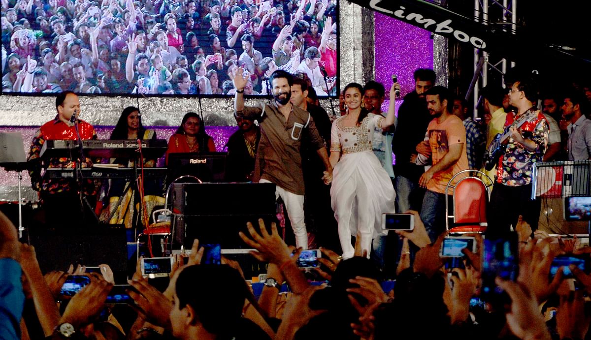 Shahid and Alia land up at garba queen Falguni Pathak’s dandiya night in Mumbai