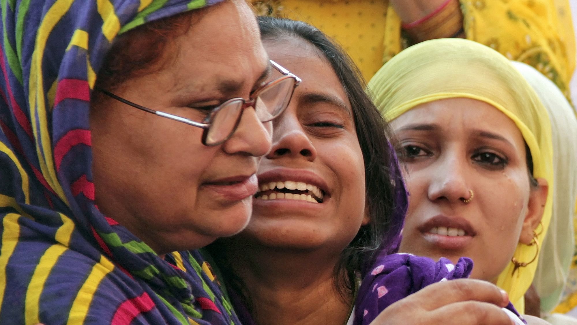 Relatives of Mohammad Akhlaq mourn after he was killed by a mob last week. (Photo: Reuters)