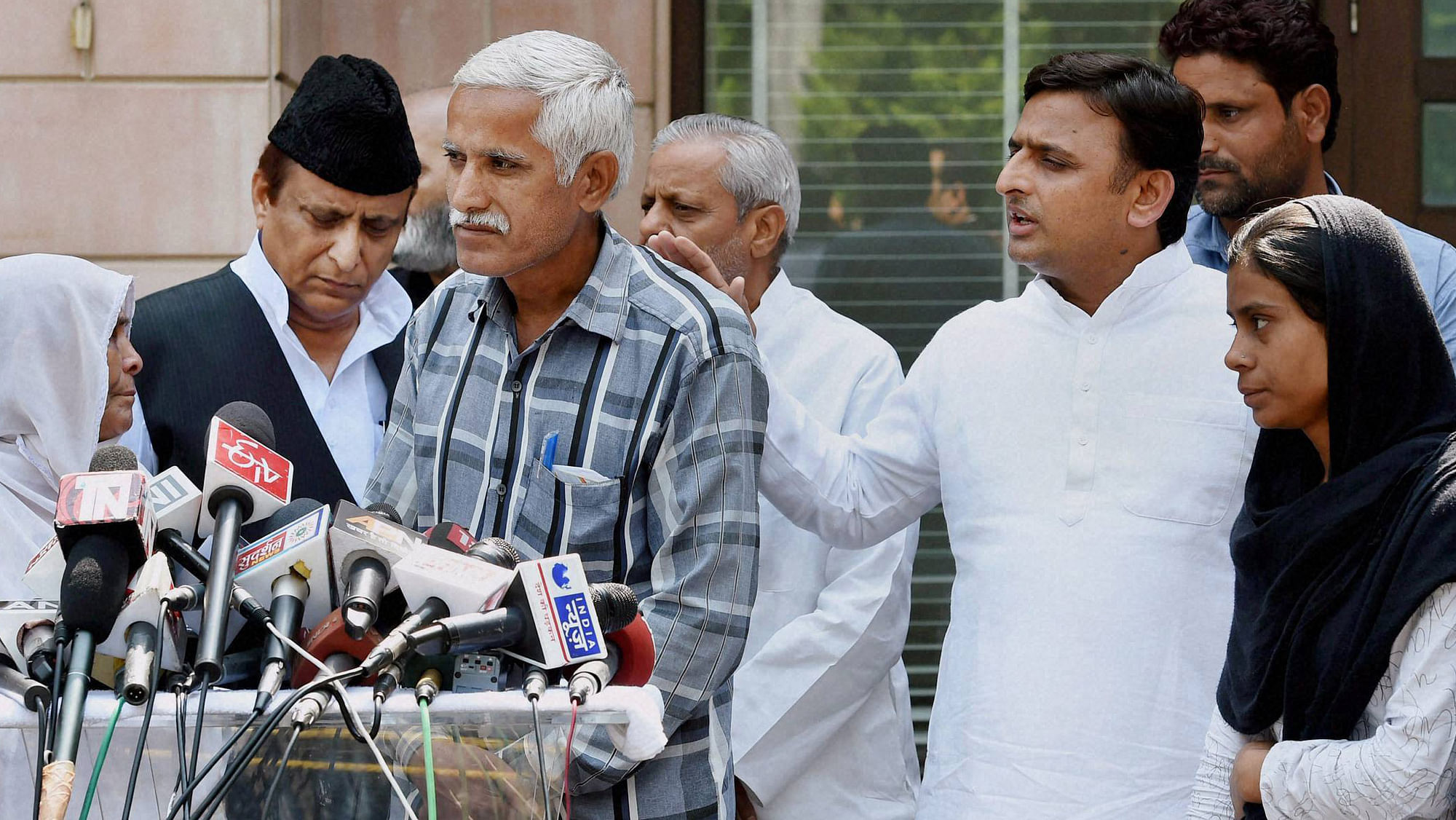 Mohammed Akhlaq’s family members addressing the media in Lucknow, October 4. Seen here with Uttar Pradesh Chief Minister Akhilesh Yadav. (Photo: PTI)