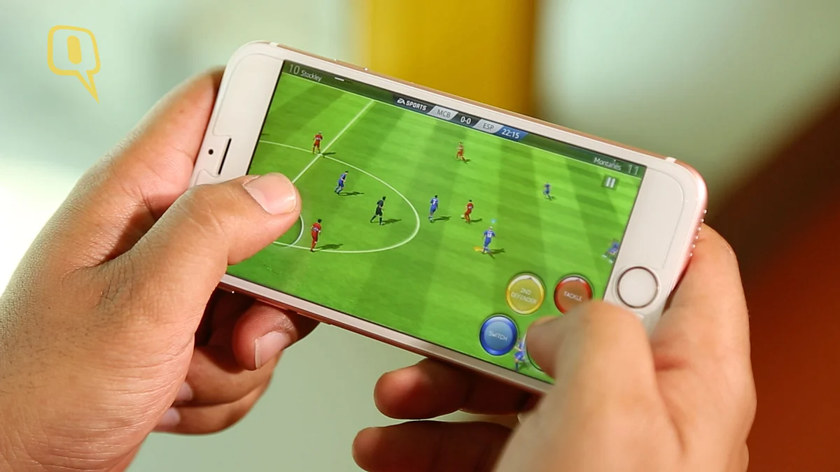 Gaming performance on the iPhone 6s, 64GB, Rose Gold was really smooth. (Photo: The Quint)