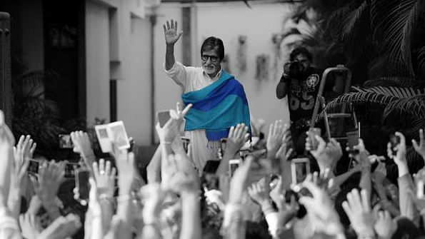 Big B mania outside the Bachchan house (Photo courtesy: Twitter/@SrBachchan)