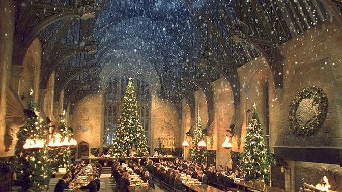 Food, friendship, festivities- the magic of Harry Potter in a single photo (Photo: <a href="https://www.facebook.com/HarryPotterUK/photos_stream">Facebook/Harry Potter</a>)