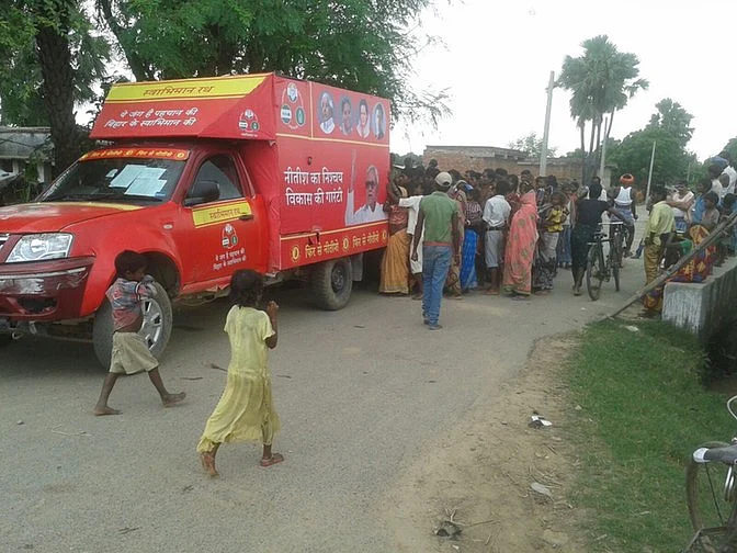Nitish Kumar’s face dominated the posters and pamphlets during the Bihar campaigns. (Photo: <b>The Quint</b>)