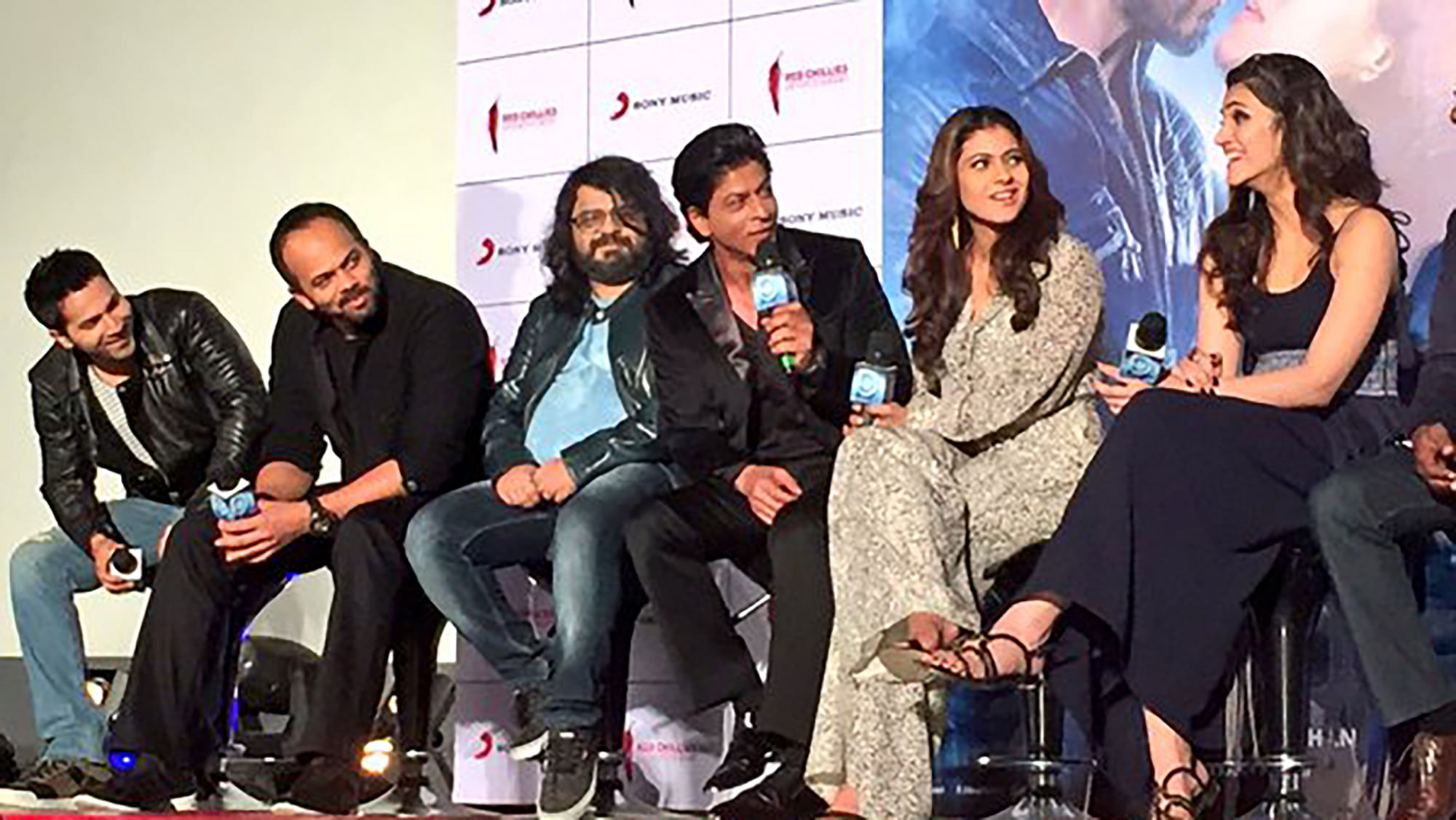 Events - SRK, Kajol, Varun, Kriti Launch 'Gerua' Song from 'Dilwale' Movie  Launch and Press Meet photos, images, gallery, clips and actors actress  stills - IndiaGlitz.com